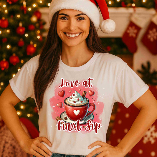 Love at First Sip Christmas Shirt – Cute Holiday Coffee Cup Tee for Women & Teens – Festive Cozy Hot Cocoa Graphic, Pink Winter Aesthetic Top