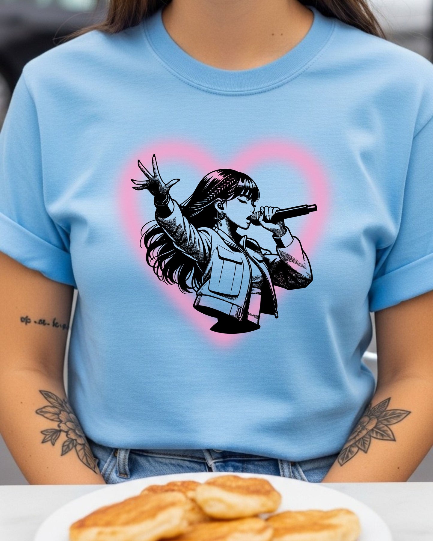 Singer Silhouette T‑Shirt – Pop Star Microphone Graphic with Pink Heart, Concert Music Lover Design