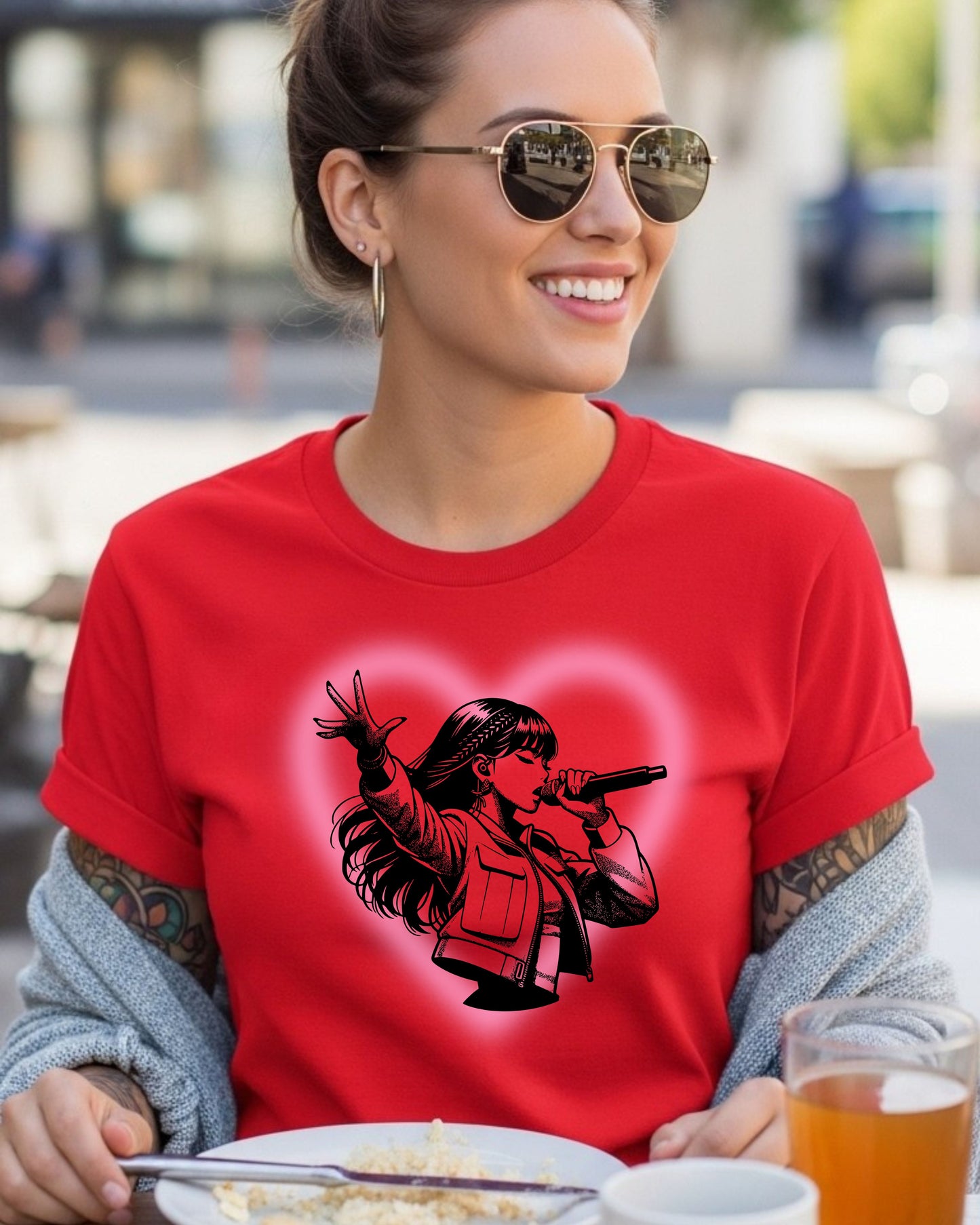 Singer Silhouette T‑Shirt – Pop Star Microphone Graphic with Pink Heart, Concert Music Lover Design