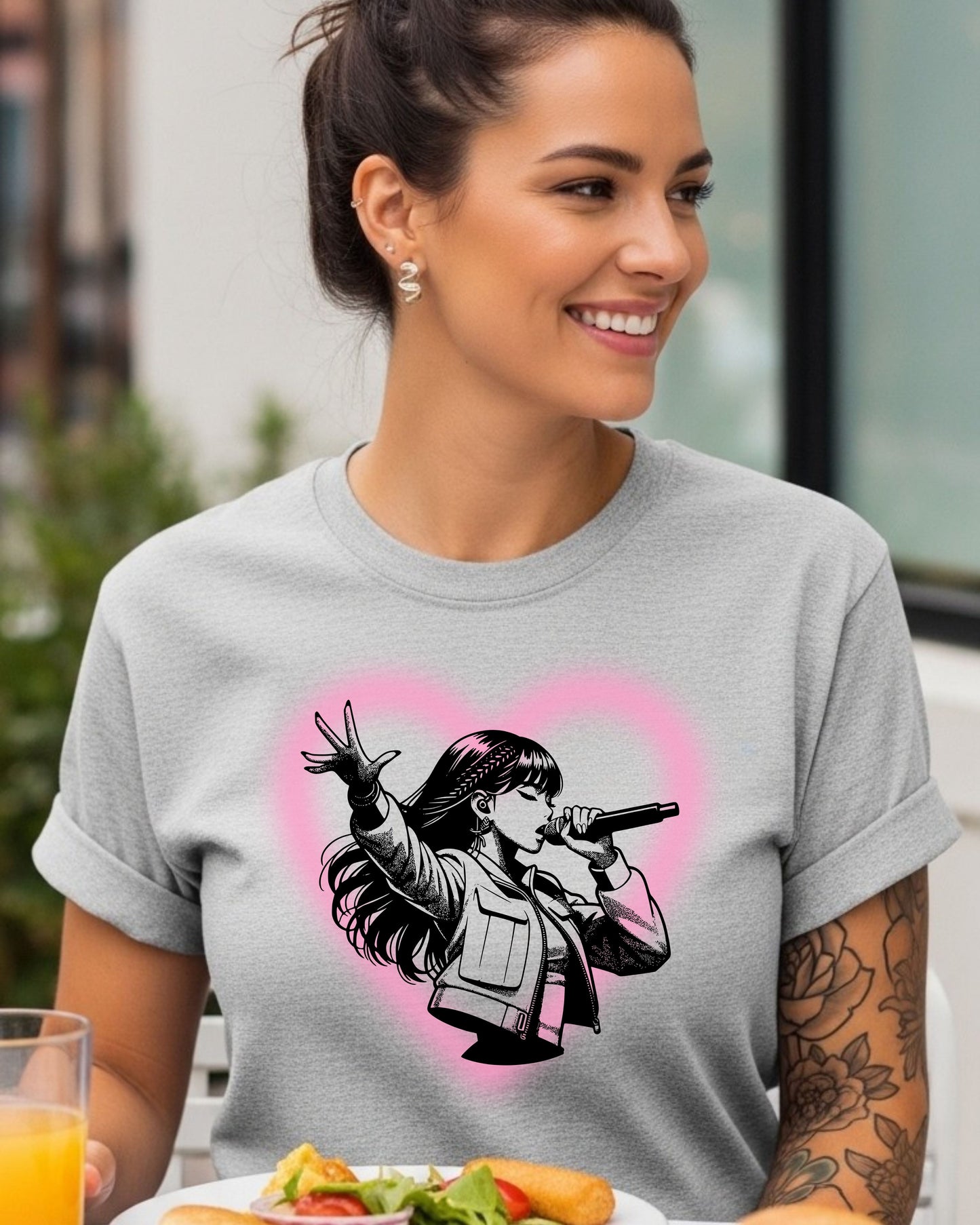 Singer Silhouette T‑Shirt – Pop Star Microphone Graphic with Pink Heart, Concert Music Lover Design