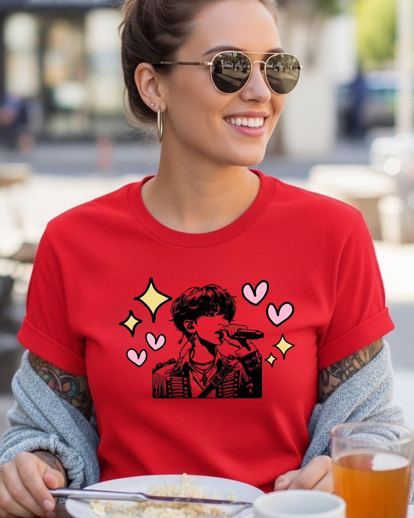 Singer Mic Art T‑Shirt – Pop Performer Illustration with Hearts & Sparkles, Music Lover Concert Graphic