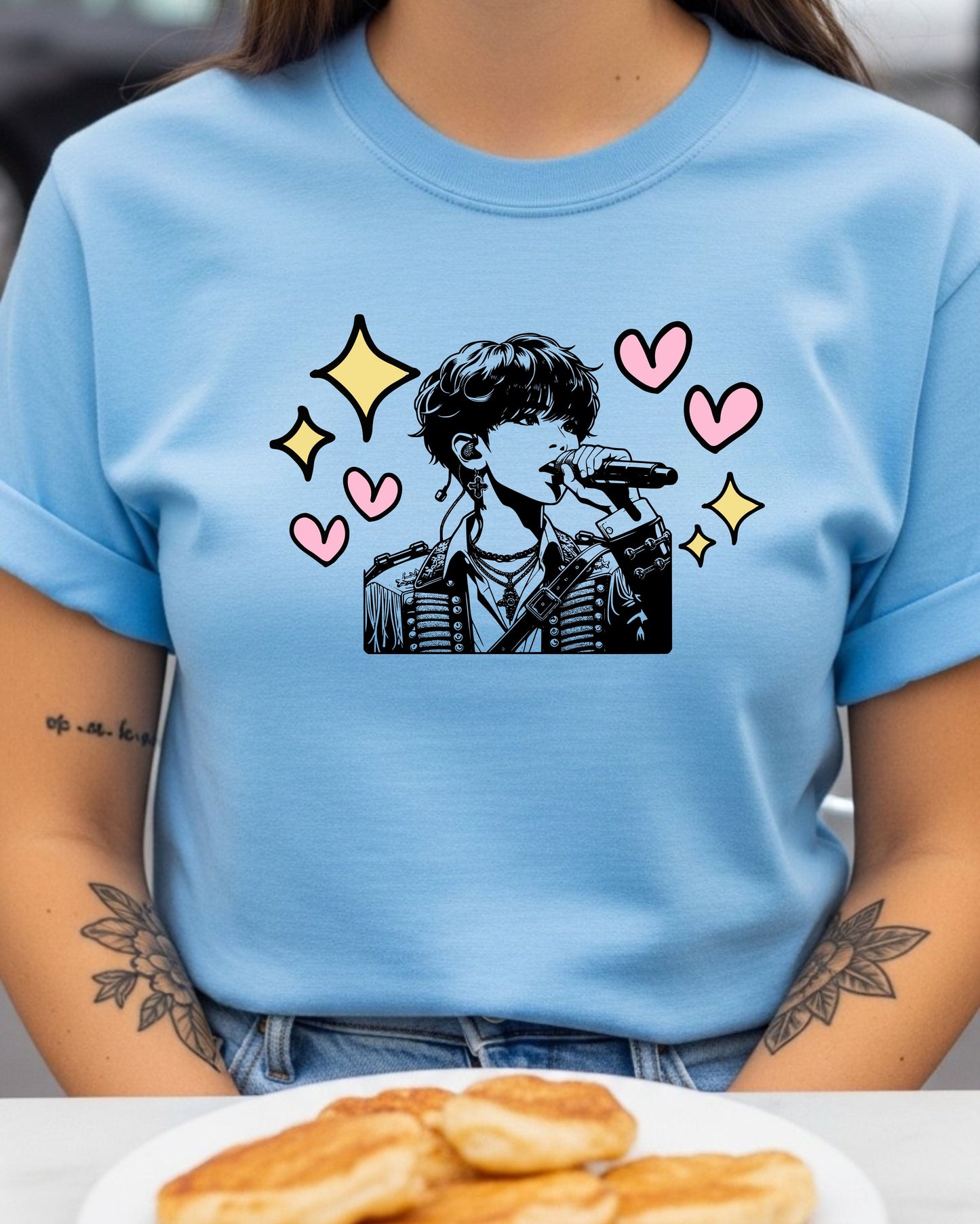 Singer Mic Art T‑Shirt – Pop Performer Illustration with Hearts & Sparkles, Music Lover Concert Graphic