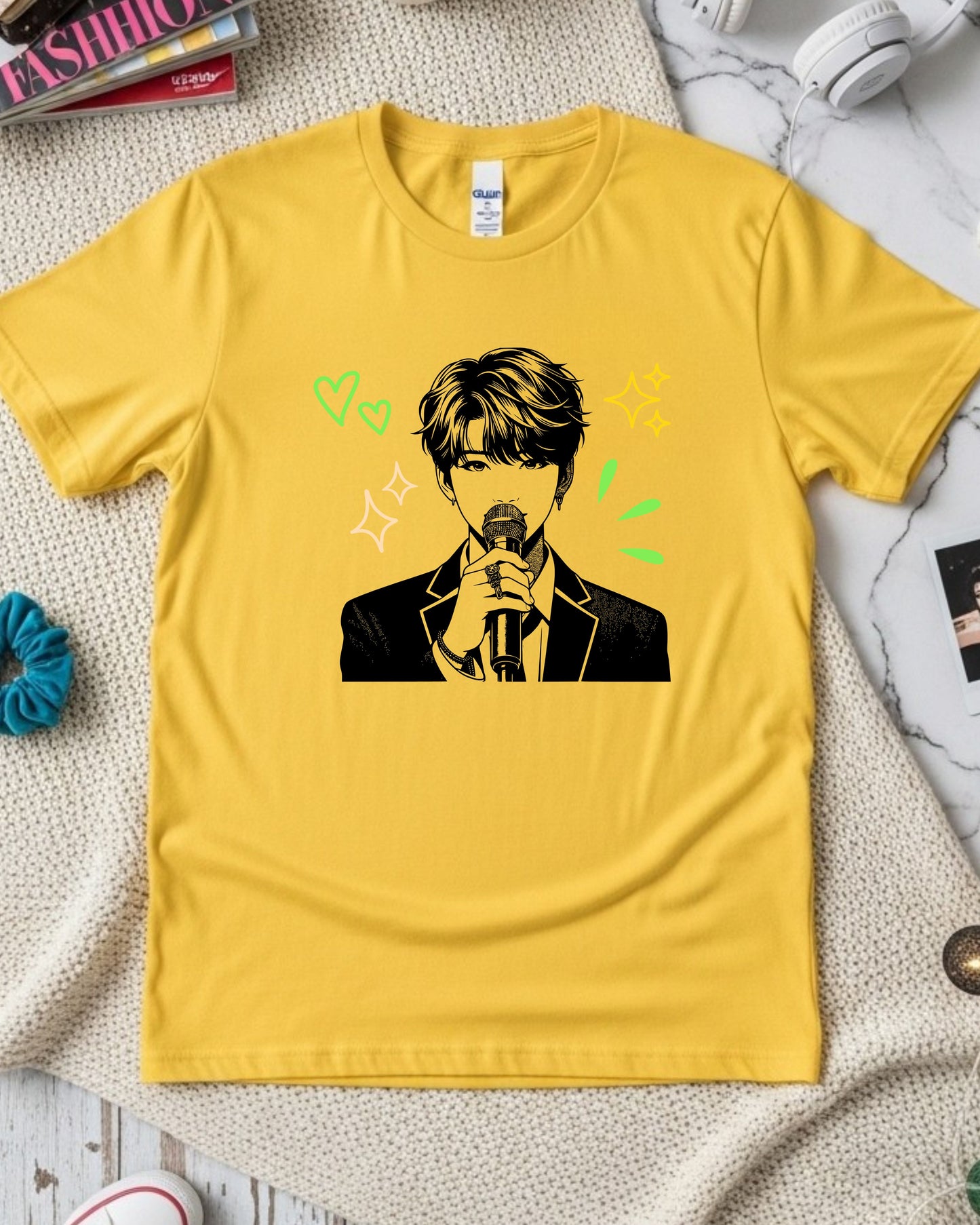 Singer Mic Line Art T‑Shirt – Stylish Performer Illustration with Hearts & Sparkles, Music Lover Concert Graphic