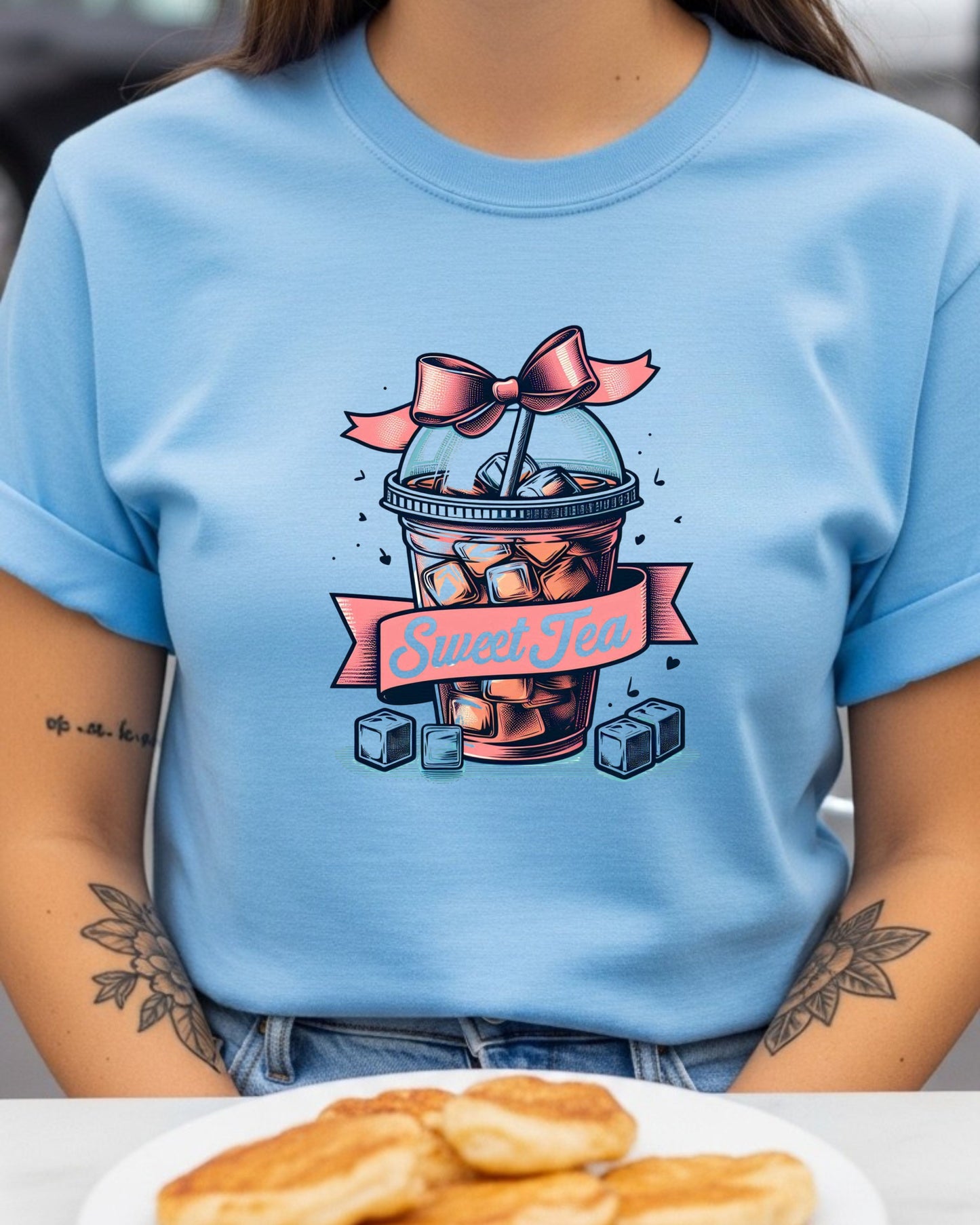 Sweet Tea Aesthetic T‑Shirt – Cute Iced Tea Cup with Pink Bow, Hearts & Ice Cubes, Southern Summer Drink Graphic