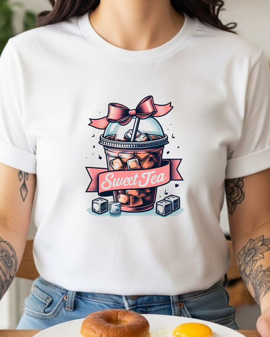 Sweet Tea Aesthetic T‑Shirt – Cute Iced Tea Cup with Pink Bow, Hearts & Ice Cubes, Southern Summer Drink Graphic