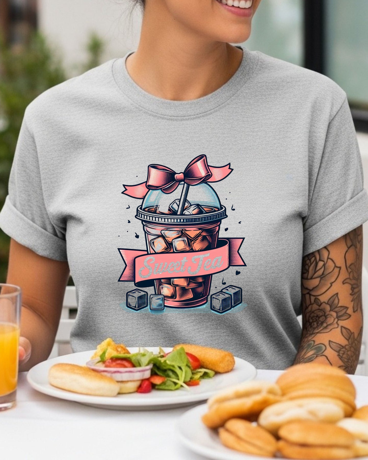 Sweet Tea Aesthetic T‑Shirt – Cute Iced Tea Cup with Pink Bow, Hearts & Ice Cubes, Southern Summer Drink Graphic