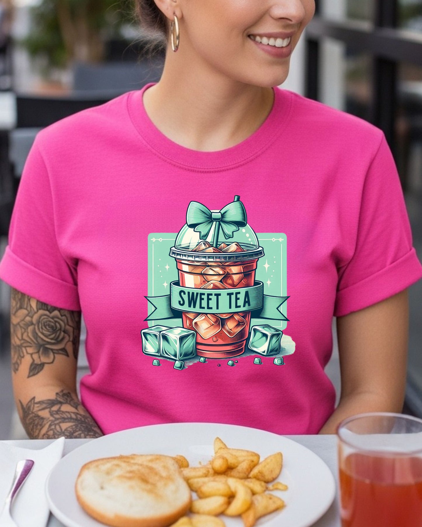 Sweet Tea Aesthetic T‑Shirt – Cute Iced Tea Cup with Bow, Sparkles & Ice Cubes, Southern Summer Drink Graphic