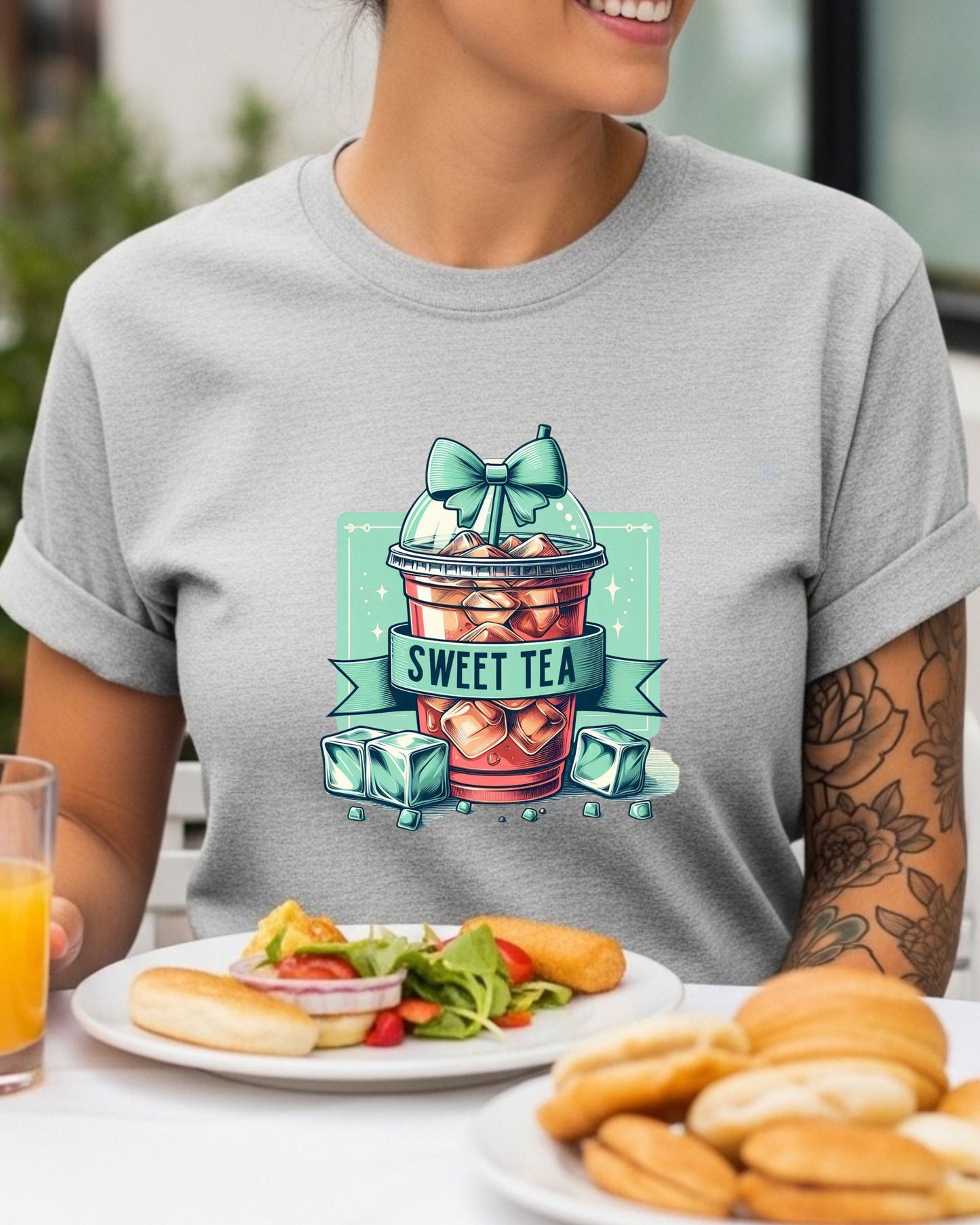 Sweet Tea Aesthetic T‑Shirt – Cute Iced Tea Cup with Bow, Sparkles & Ice Cubes, Southern Summer Drink Graphic