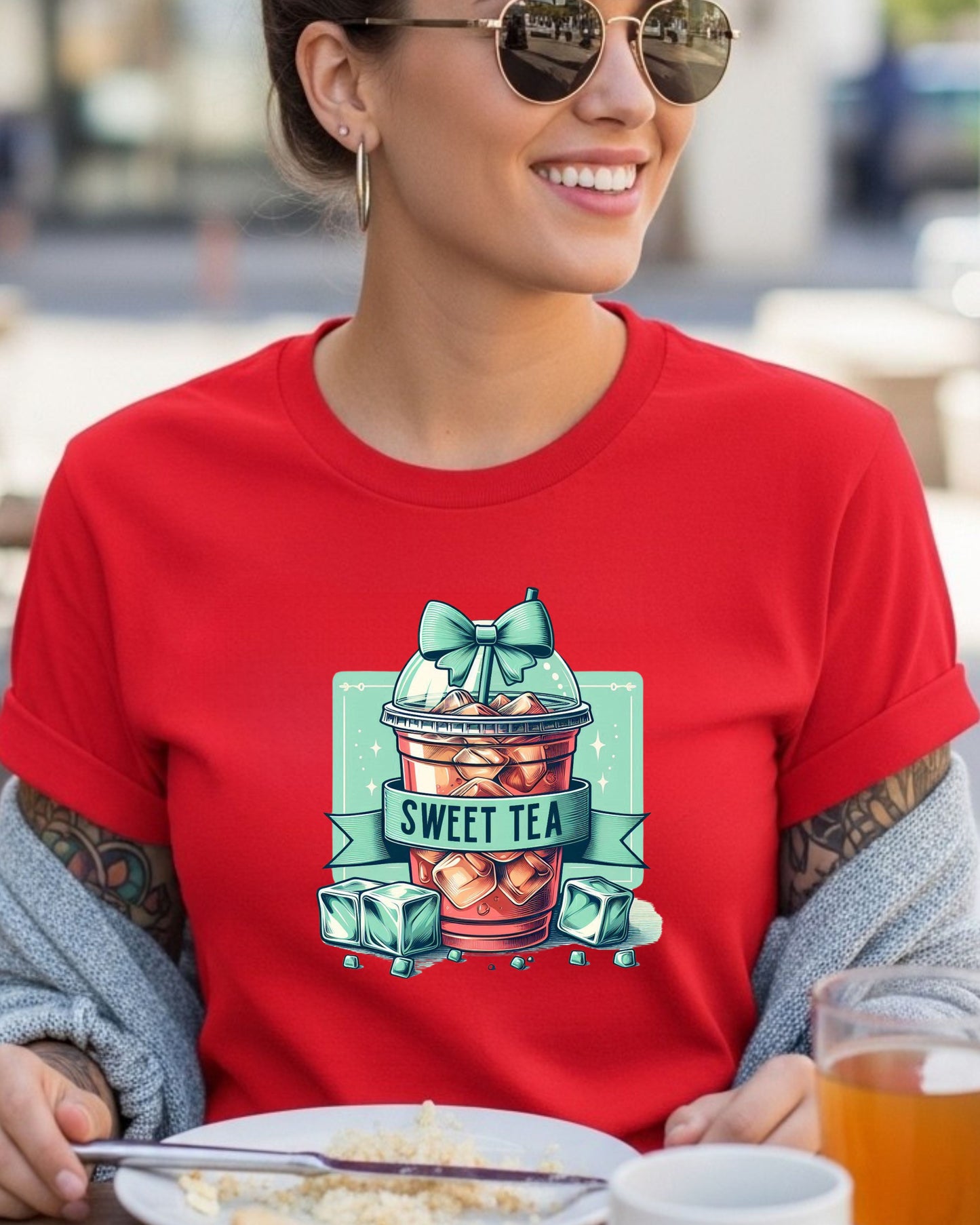 Sweet Tea Aesthetic T‑Shirt – Cute Iced Tea Cup with Bow, Sparkles & Ice Cubes, Southern Summer Drink Graphic