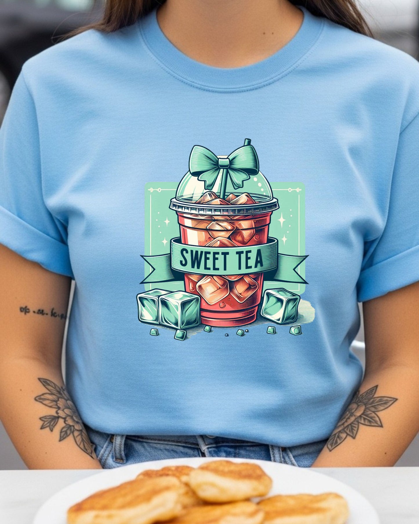 Sweet Tea Aesthetic T‑Shirt – Cute Iced Tea Cup with Bow, Sparkles & Ice Cubes, Southern Summer Drink Graphic