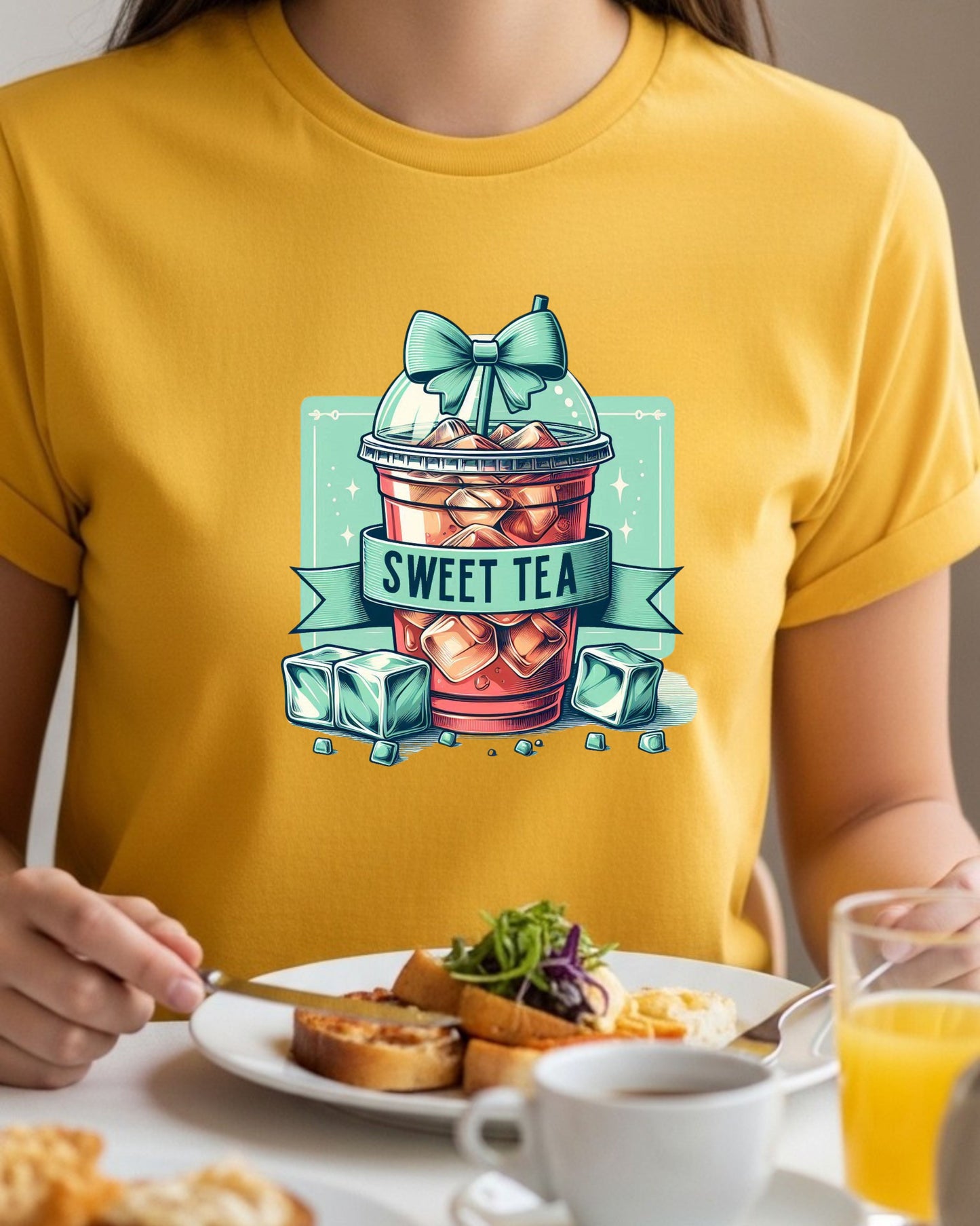Sweet Tea Aesthetic T‑Shirt – Cute Iced Tea Cup with Bow, Sparkles & Ice Cubes, Southern Summer Drink Graphic